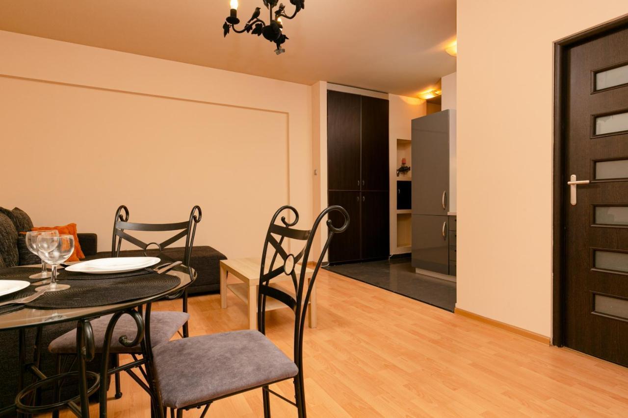 Apartament Wola With Balcony & Close To Metro By Renters Warszawa