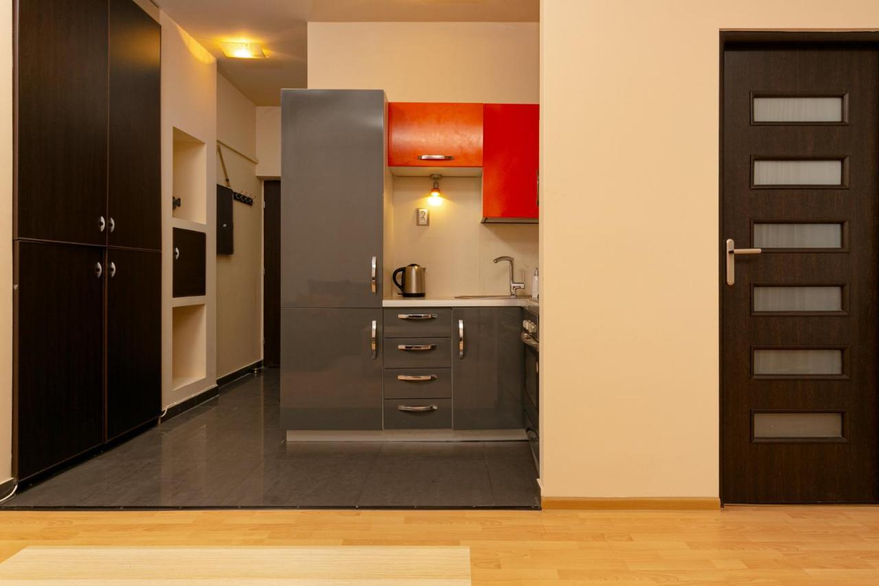 Apartament Wola With Balcony & Close To Metro By Renters