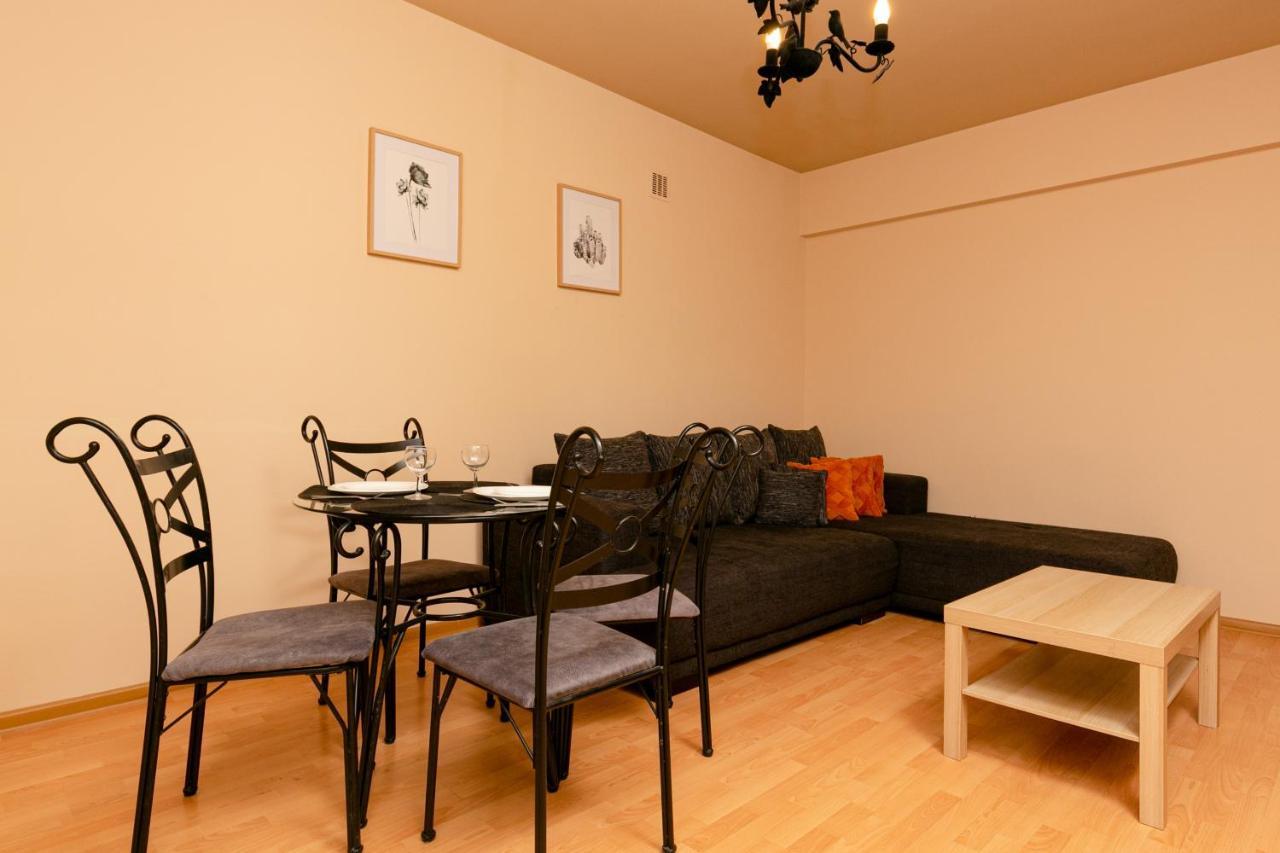 Wola With Balcony & Close To Metro By Renters Apartament Warszawa
